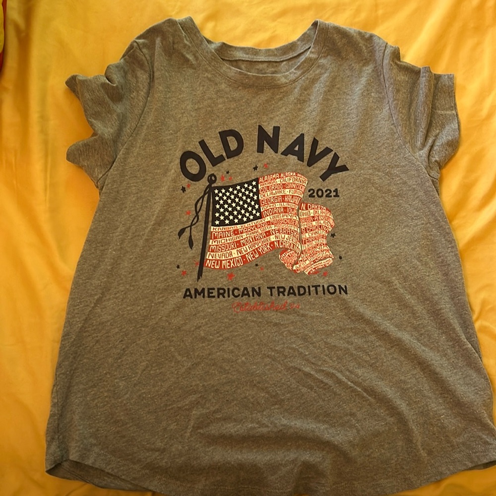 Old navy t-shirt size medium hardly worn